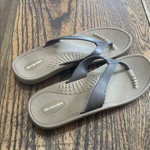 Okabashi Breeze Tan and Black Sandals
